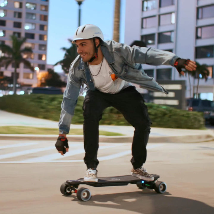 MAXFIND CYBER MAX| High Performance, Flexible Deck, RGB E-Skateboard