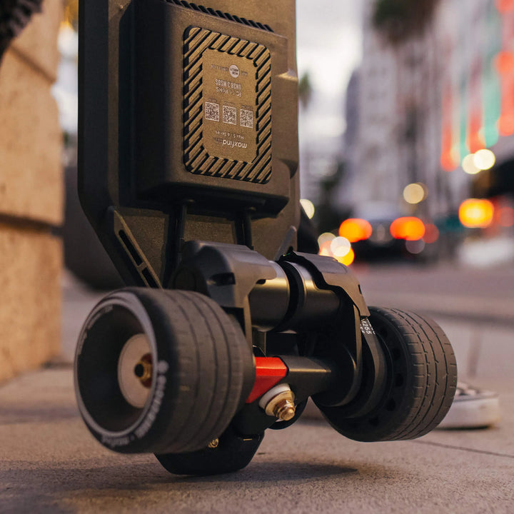 MAXFIND CYBER MAX| High Performance, Flexible Deck, RGB E-Skateboard