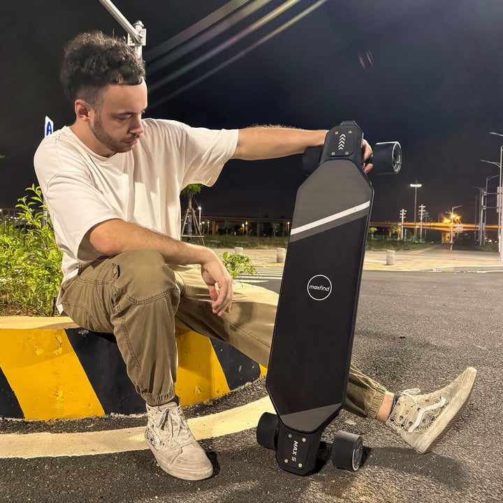MAXFIND MAX5S| 24 MPH, 15 Mile Range, Dual 650W Motors E-Skateboard